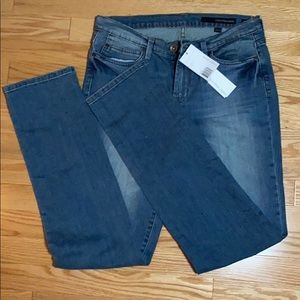 NWT CLAVIN KLEIN JEANS ULTIMATE SNINNY JEANS